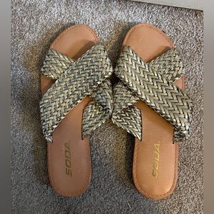 Soda sandals
